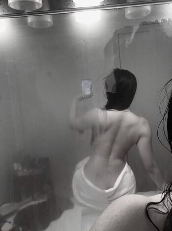 Full leaked Aishlvsu private onlyfans photo