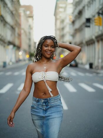 Ajiona Alexus