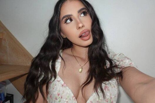 Full leaked Aloonea private onlyfans photo