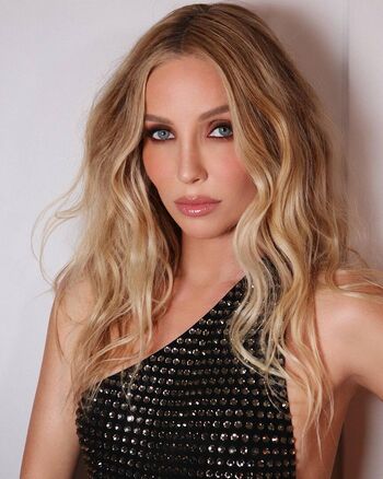 Full leaked Annabelle wallis private onlyfans photo