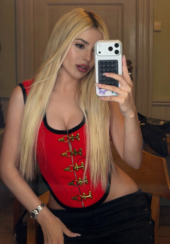 Full leaked Ava max private onlyfans photo