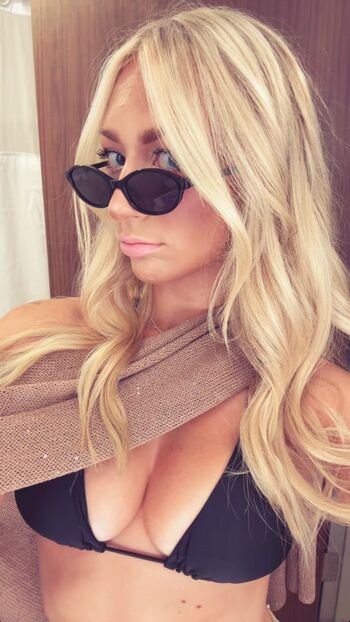 Full leaked Avery arthur private onlyfans photo