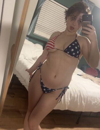 Full leaked Beanswithbombs private onlyfans photo