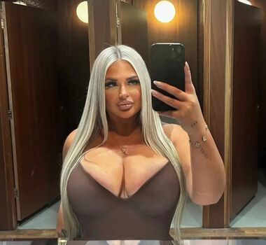 Full leaked Chloe page private onlyfans photo