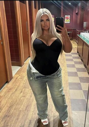 Full leaked Chloe page private onlyfans photo