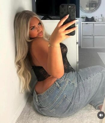 Full leaked Chloe private onlyfans photo