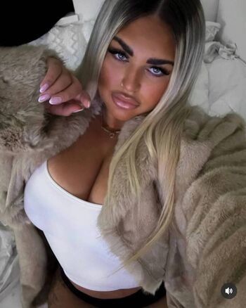 Full leaked Chloe private onlyfans photo