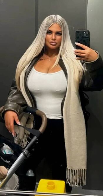 Full leaked Chloe private onlyfans photo