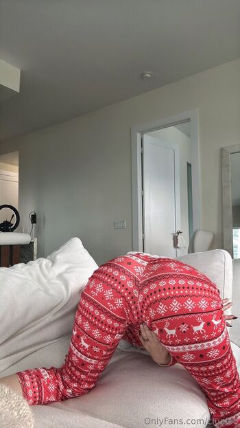 Full leaked Clueloo private onlyfans photo