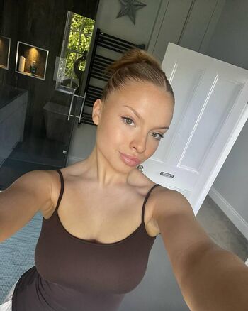 Full leaked Ellebotterill private onlyfans photo