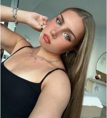 Full leaked Emily mangler private onlyfans photo