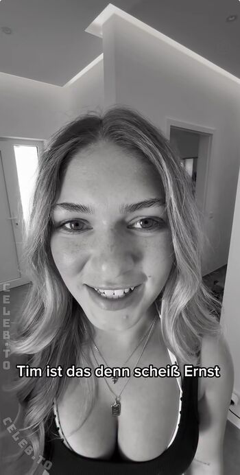 Full leaked Emilylior page private onlyfans photo