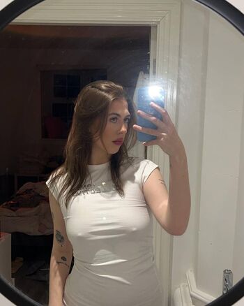 Full leaked Emilyyy private onlyfans photo