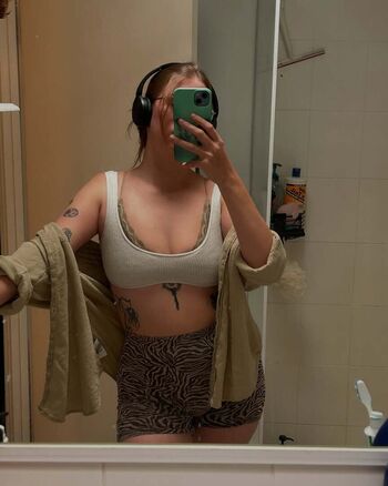 Full leaked Emilyyy private onlyfans photo