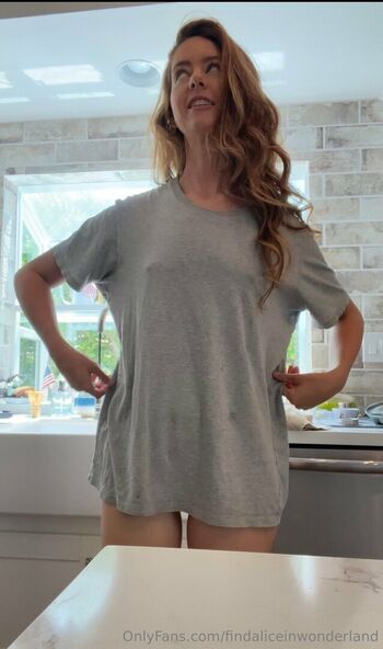 Full leaked Findaliceinwonderland  page private onlyfans photo