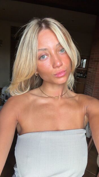 Full leaked Hello iris page private onlyfans photo
