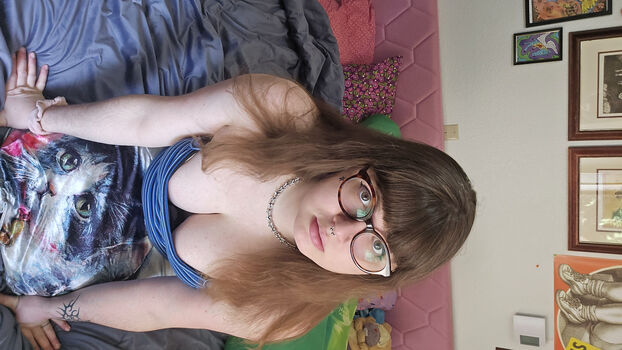 Hotgirldrinksdew