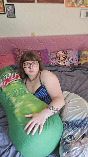 Hotgirldrinksdew