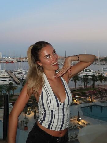 Full leaked Huhnelly page private onlyfans photo