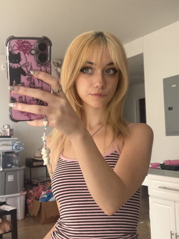 Full leaked Iluvmeww page private onlyfans photo