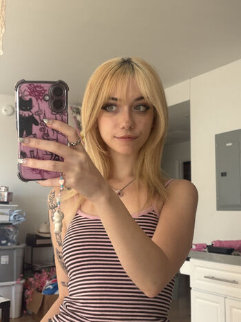 Full leaked Iluvmeww page private onlyfans photo