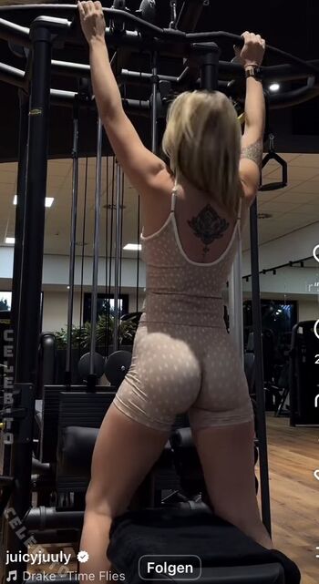 Full leaked Juicyjuuly private onlyfans photo