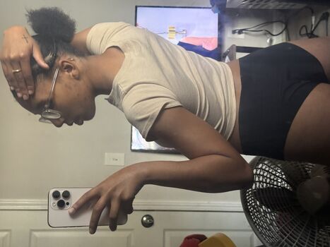 Full leaked Kellywelly private onlyfans photo