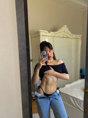 Full leaked Kianafaridii private onlyfans photo