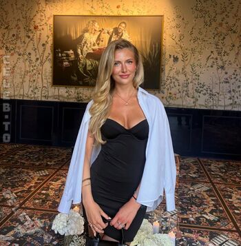 Full leaked Klari oe page private onlyfans photo