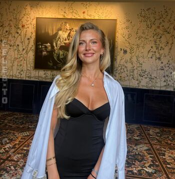 Full leaked Klari oe page private onlyfans photo