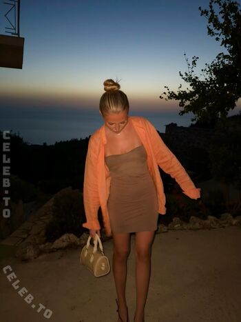 Full leaked Klari oe page private onlyfans photo