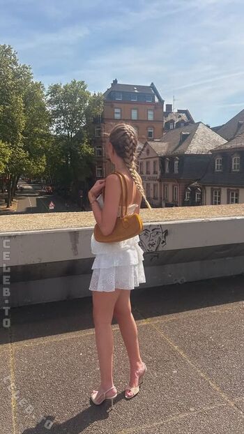 Full leaked Klari oe page private onlyfans photo