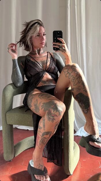 Full leaked Krokodeal private onlyfans photo