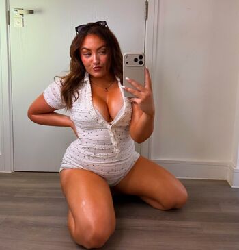 Full leaked Leah reuben page private onlyfans photo