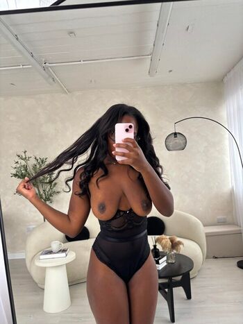 Full leaked Leonatengwana private onlyfans photo