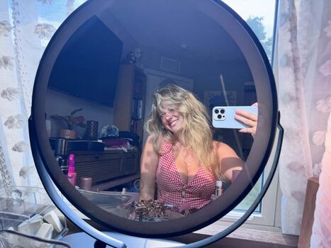 Full leaked Lily wright private onlyfans photo