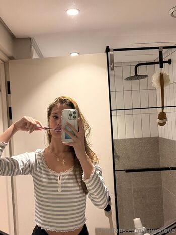 Full leaked Lilyloveeee private onlyfans photo