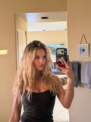 Lindsay Brewer
