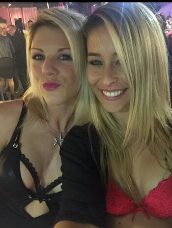 Full leaked Lola reve page private onlyfans photo