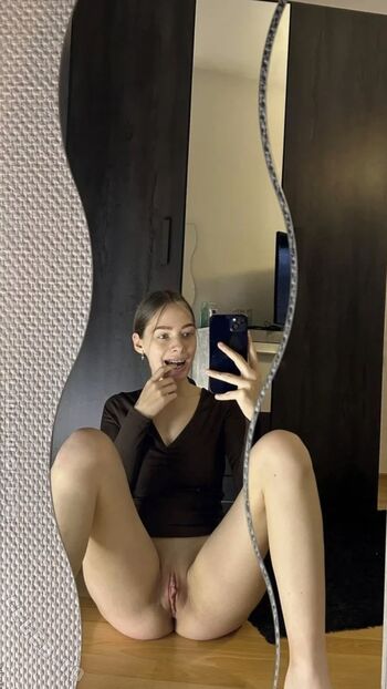 Full leaked Lucywhoelse page private onlyfans photo