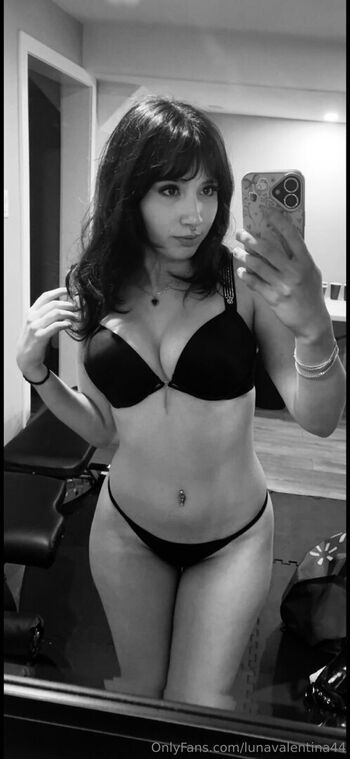 Full leaked Lunavalentinacams private onlyfans photo