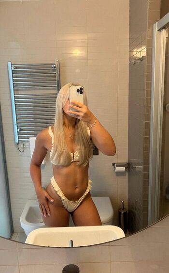 Full leaked Lyndalessandro private onlyfans photo