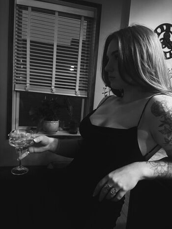 Full leaked Madiiii rose private onlyfans photo