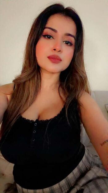 Full leaked Nidhi chaudhary private onlyfans photo