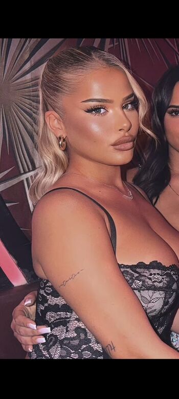 Full leaked Noemiesbtt private onlyfans photo