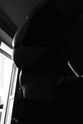 Full leaked Omletik private onlyfans photo