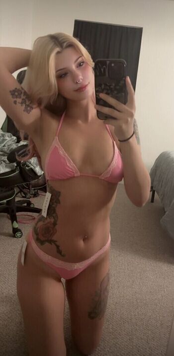 Full leaked Pandahugz private onlyfans photo