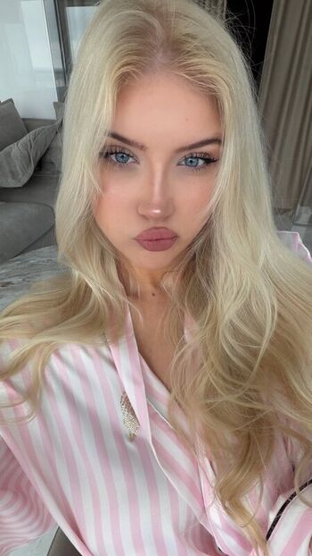 Full leaked Pavoxy private onlyfans photo