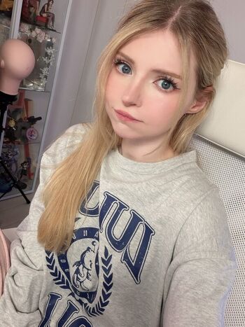 Full leaked Peachmilky private onlyfans photo