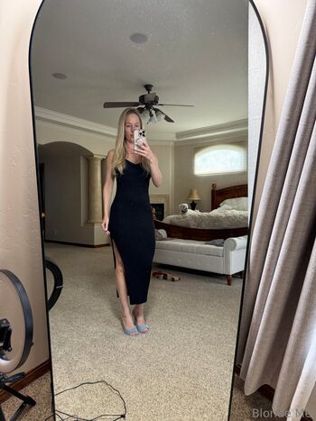 Full leaked Petiteblondemel private onlyfans photo